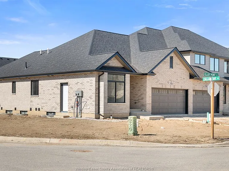 715 Elliot Point Rd #A — Photo 2