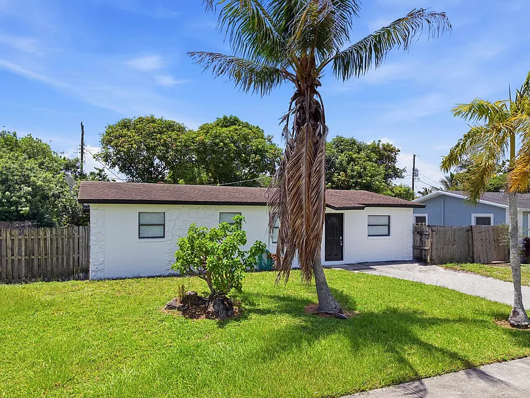 4862 Andros Dr — Photo 3