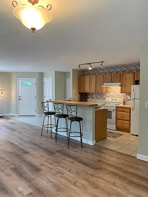 3 bed, 1400 sqft, $2,550 — Photo 4
