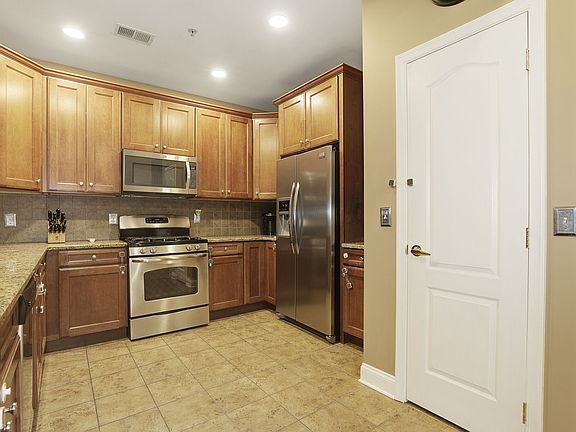 Large Kitchen & Pantry