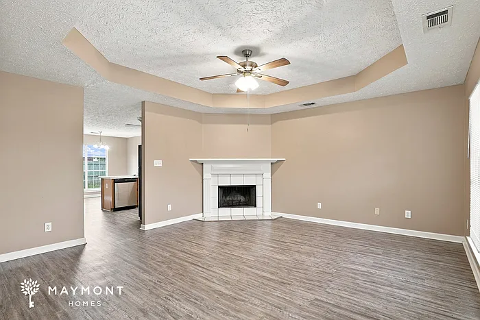 3 bed, 2.0 bath, 1387 sqft, $1,645 — Photo 4