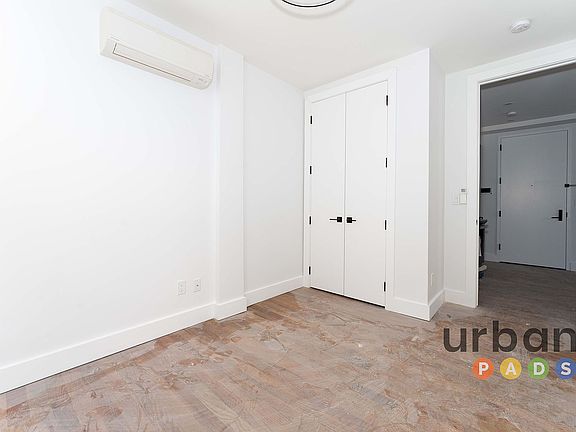 3rd image of 76 Linden Blvd #5R