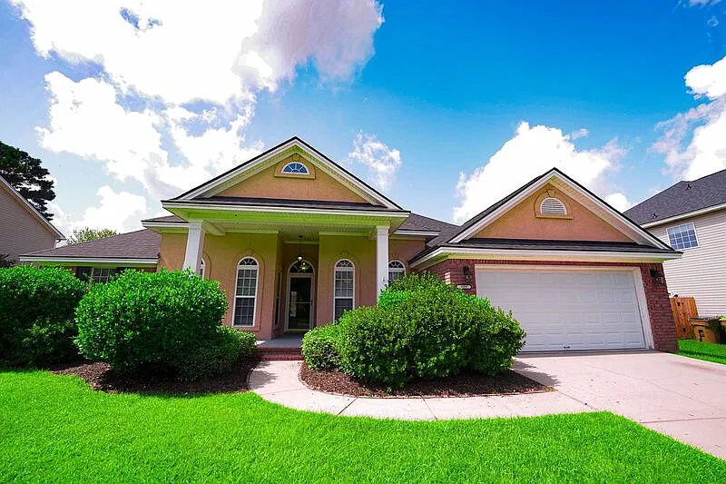 4 bed, 2.0 bath, 1909 sqft, $2,500 — Photo 2