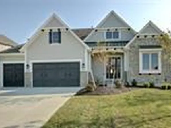 16141 Garnett St, Overland Park, KS 66221
