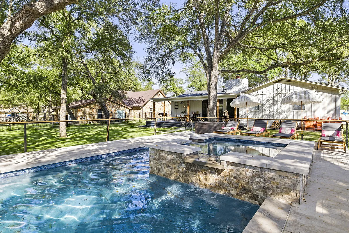 Building Photo - Pecan Creek Dr