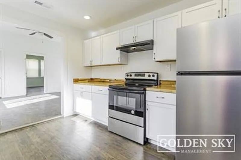3 bed, 1.0 bath, $1,200 — Photo 2