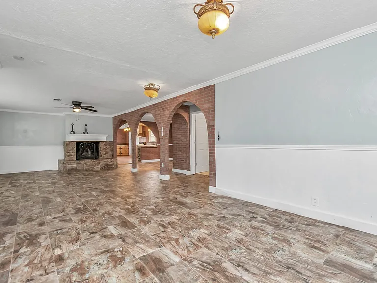 602 Everett St — Photo 10