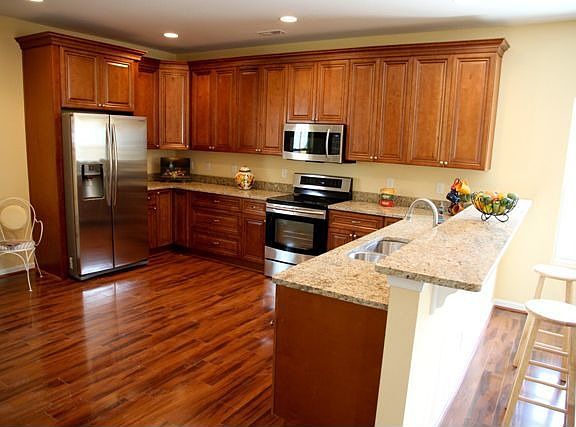 4th image of 2126 Ballentine Blvd