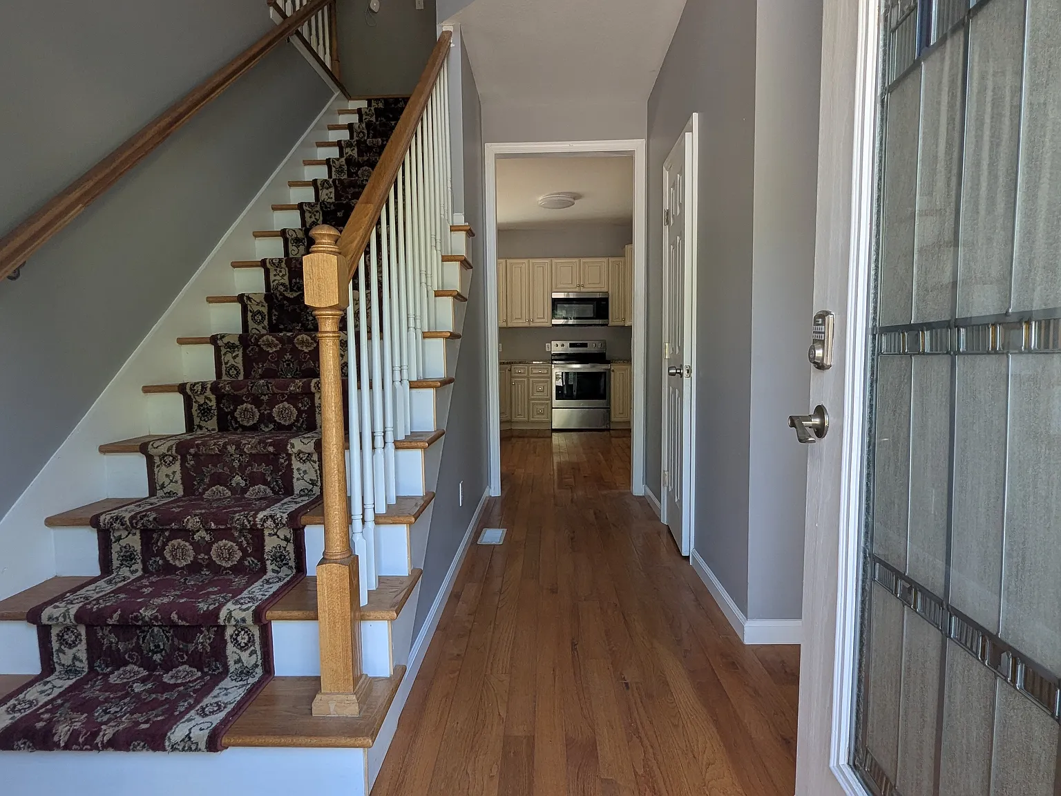 4 bed, 2.5 bath, 2400 sqft, $3,000 — Photo 3