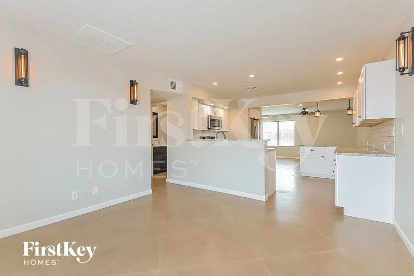 3 bed, 2.0 bath, 1250 sqft, $1,800 — Photo 3