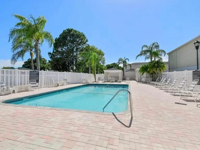 11911 Cypress Crest Cir — Photo 10
