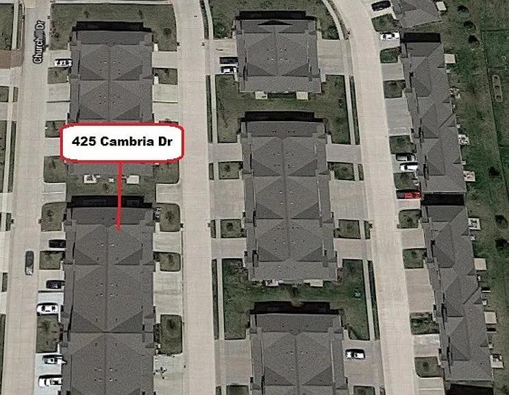 425 Cambria Dr — Photo 3