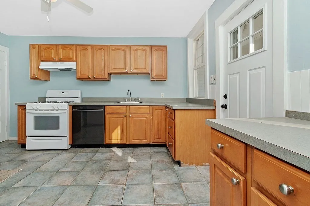 3 bed, 1700 sqft, $3,450 — Photo 4