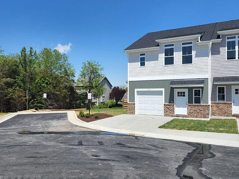 111 Coralyrose Ct — Photo 21