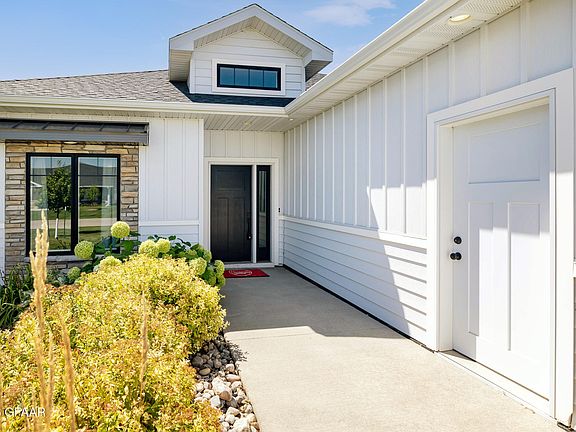 2nd image of 6166 Camellia Cir