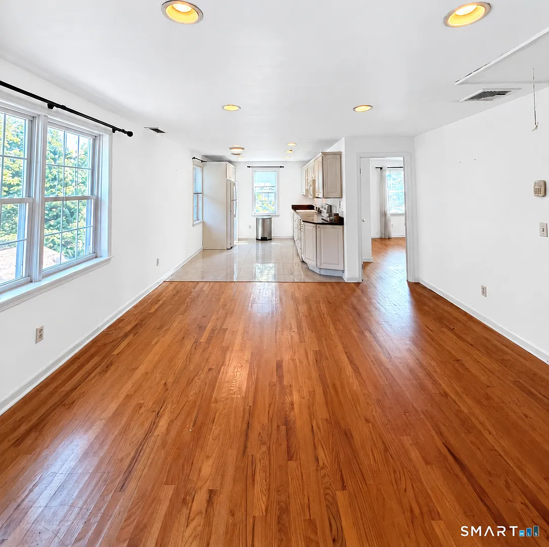 3 bed, 1.0 bath, 1196 sqft, $3,750 — Photo 1
