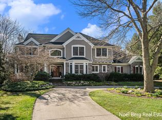 241 Boulder Dr, Norton Shores, MI 49444