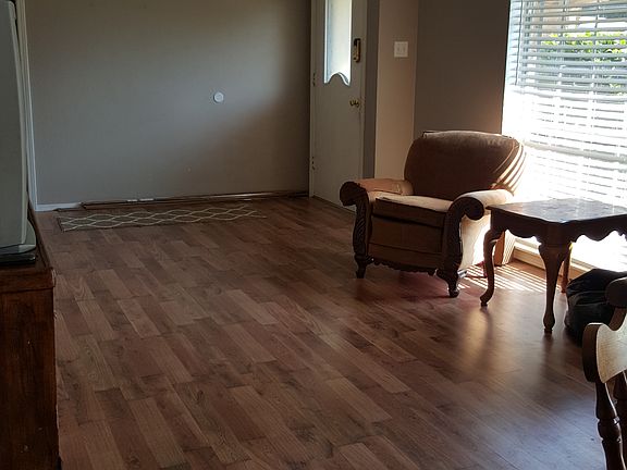 2nd image of 4832 Longstreet Pl