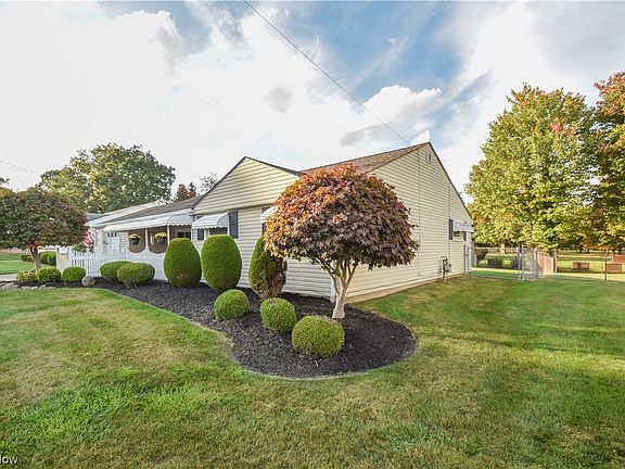 3rd image of 2490 Chaney Cir
