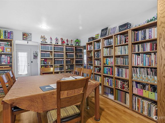 4th image of 214 Jackson Street