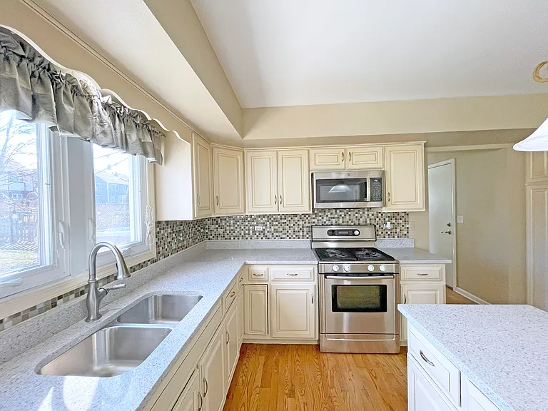 1528 E Bailey Rd — Photo 27