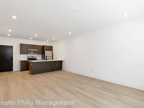5th image of 3045-51 Richmond St #206