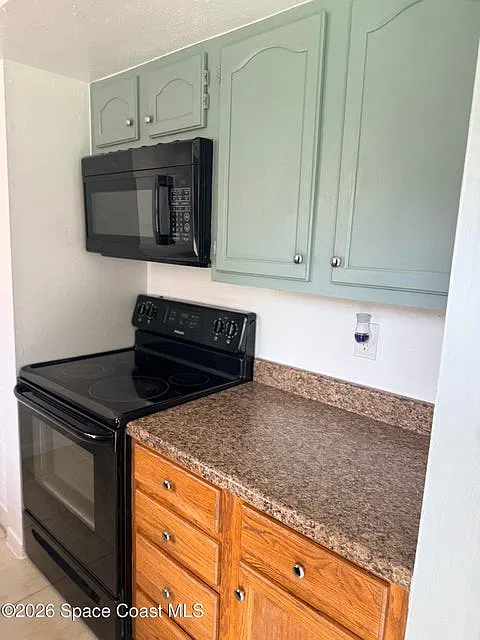 1300 Arlington Lane NE, 124 - 1 — Photo 4