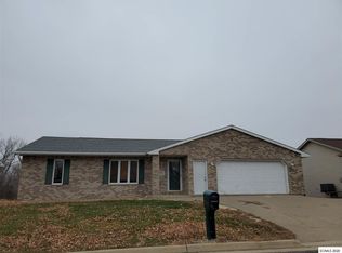 8065 Kalb Ridge St, Peosta, IA 52068