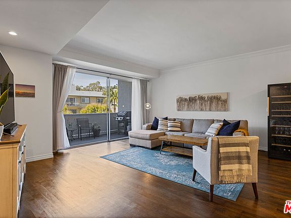 3rd image of 7250 Franklin Ave Unit 303