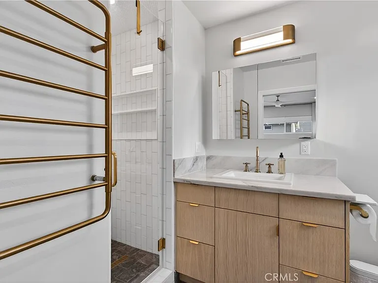 225 Iris Ave — Photo 16