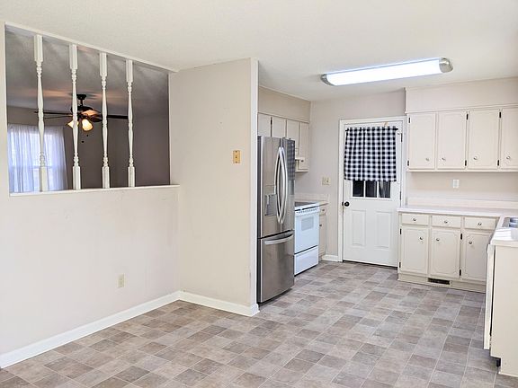 5th image of 75 Glenview Dr