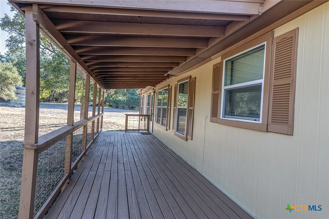3 bed, 2.0 bath, 2128 sqft, $2,100 — Photo 2