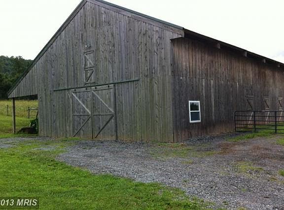3rd image of 525 Windy Hill Ln