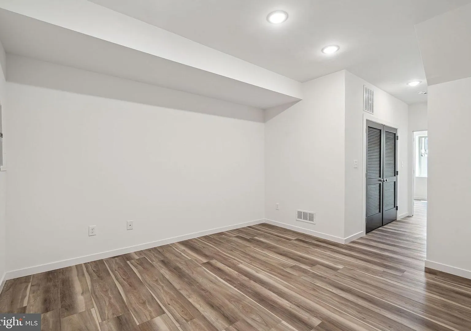 5629 Warrington Ave — Photo 4