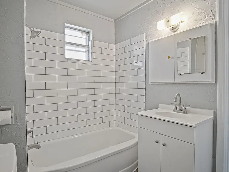NW 34th St — Photo 13