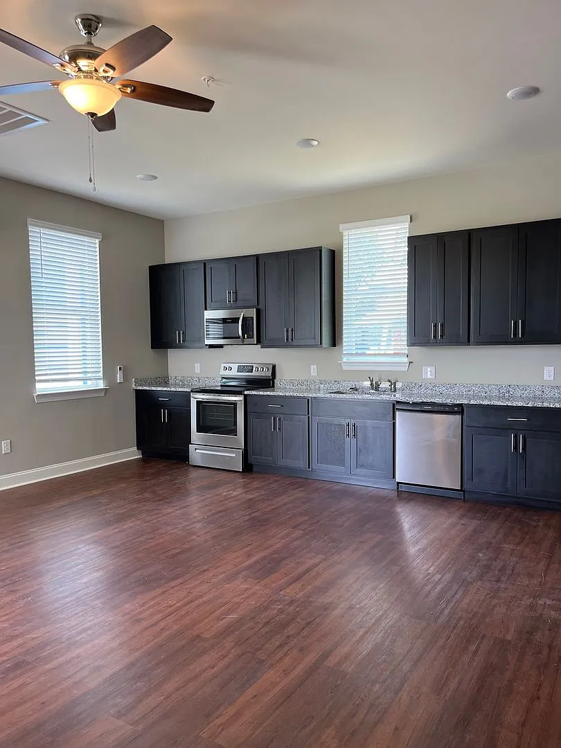 Vance Cottage Court — Photo 2