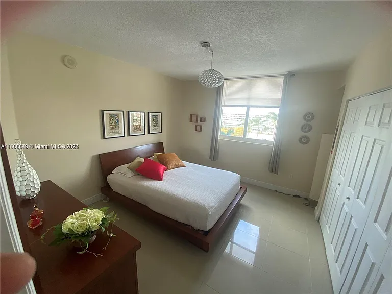 275 NE 18th St #809 — Photo 23