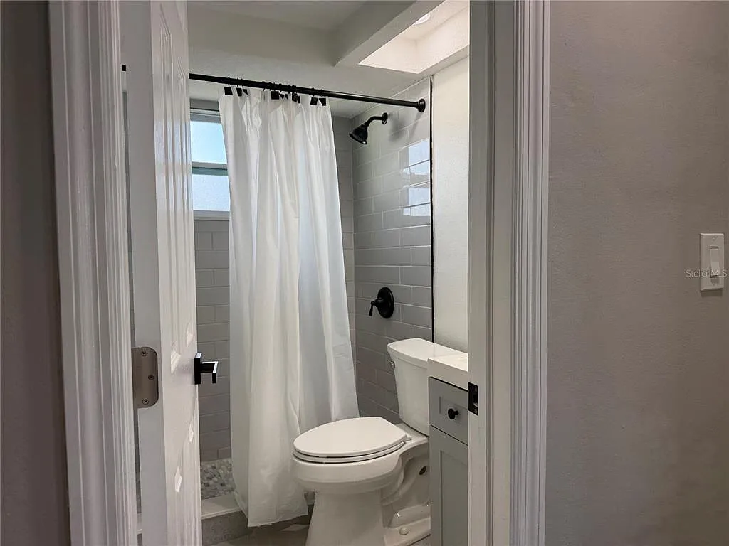 2 bed, 1.0 bath, 1080 sqft, $1,875 — Photo 3