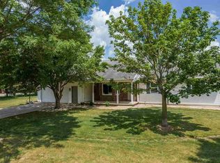 101 Ombre Rose Dr, Combined Locks, WI 54113