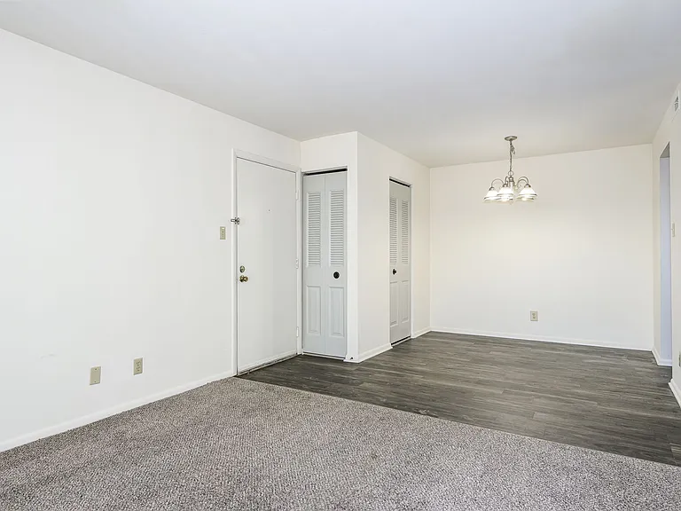 Oak Forest Apartments — Photo 35