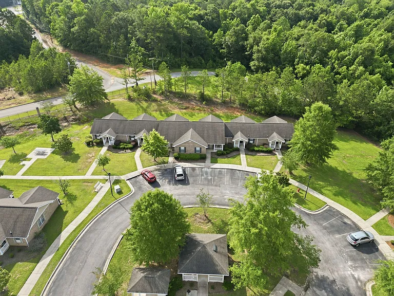 Country Club Cottages — Photo 14