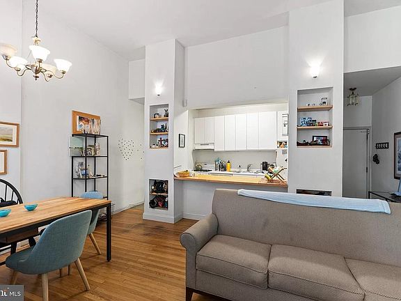 4th image of 3606-08 Baring St #1