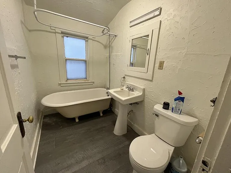 922-924 Erie Ave #924 — Photo 7