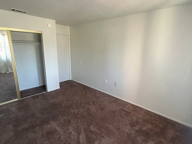 41633 Whittier Ave — Photo 3