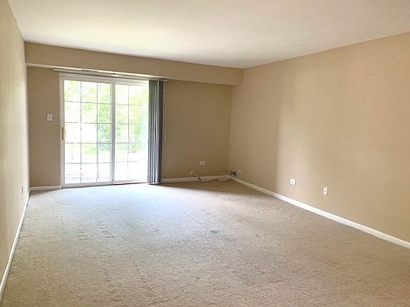 3rd image of 1505 N Windsor Dr APT 207