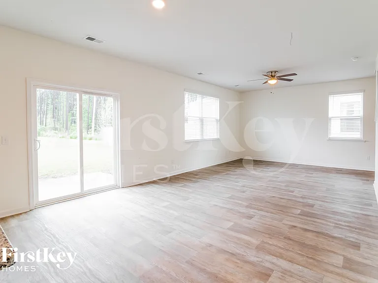 114 Whispering Wood Dr — Photo 3