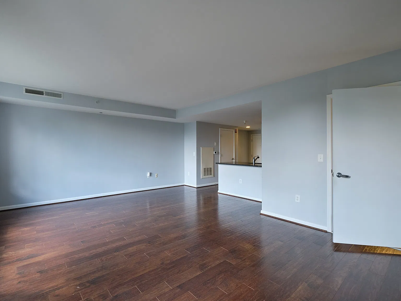 355 I St SW — Photo 1