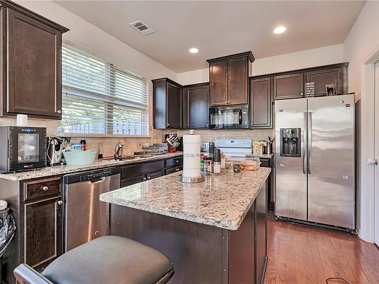 566 Jody Pl — Photo 15
