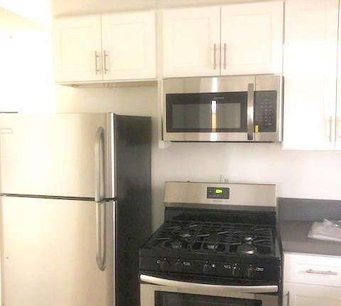 4th image of 1735 Peyton Ave #2339