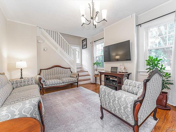 4th image of 77 Hiawatha Drive